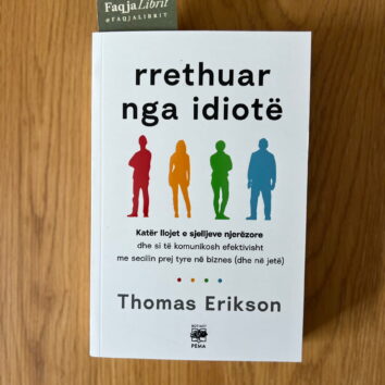 Rrethuar nga idiotë