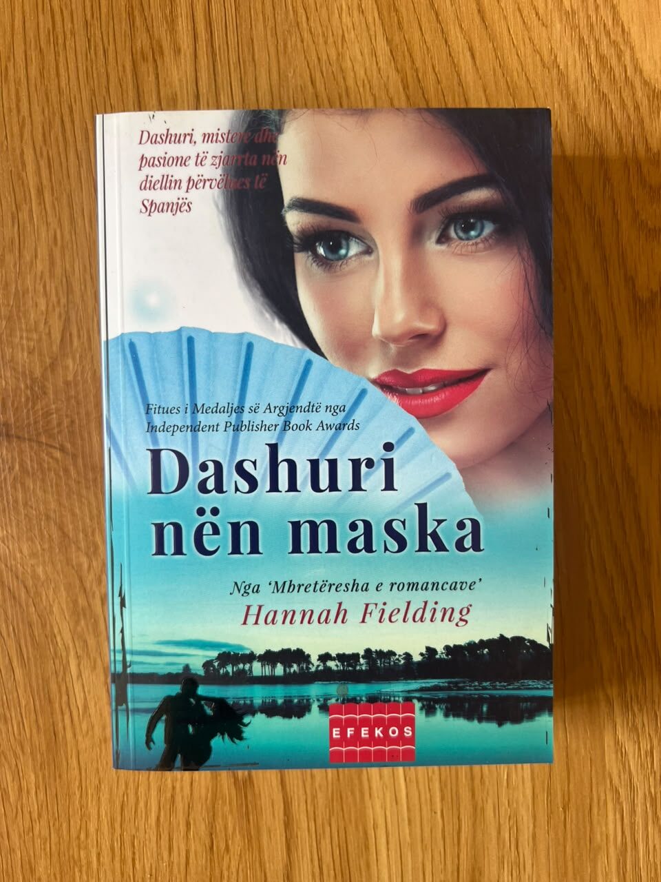 Dashuri nën maska — Hannah Fielding