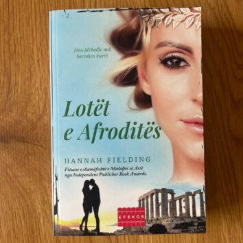 Lotët e Afërditës — Hannah Fielding
